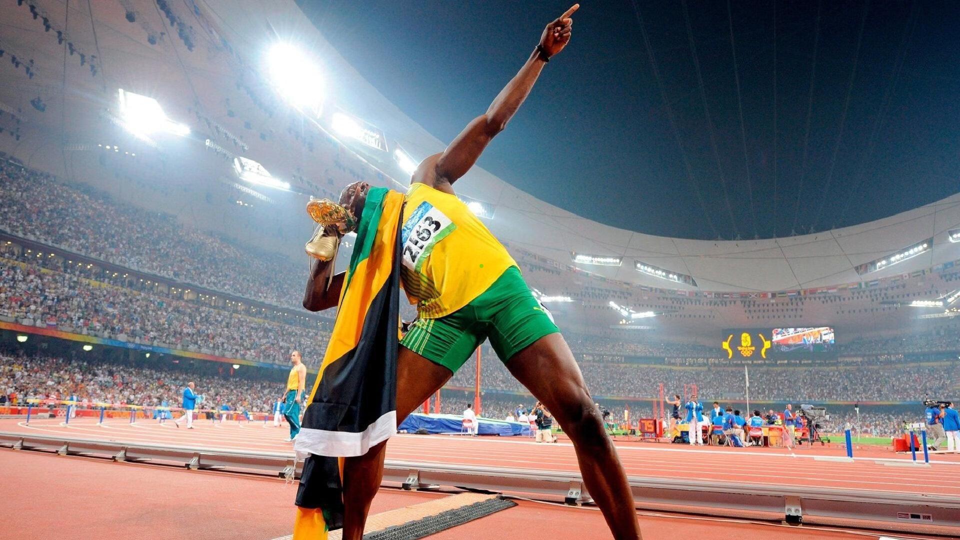 王霜执炬燃动杭州亚运，薪火相传，追风不止