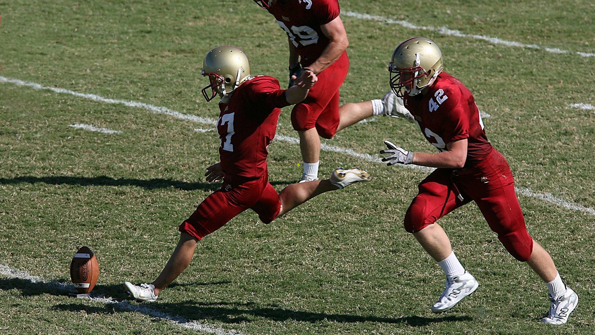 拜仁强势回应巴黎挖角意图 法尔克披露，俱乐部高度重视并计划为于帕送上涨薪续约合同