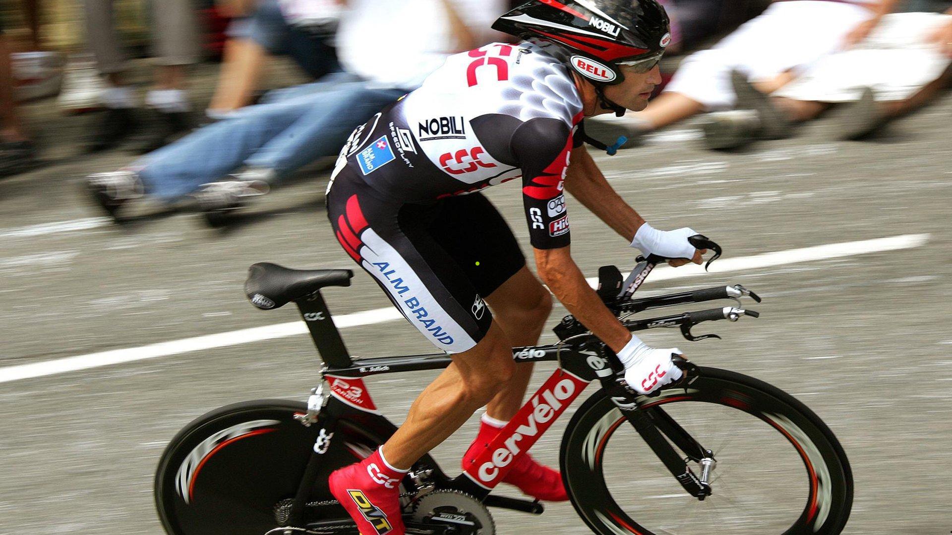 媒评，恒大时代落幕，中国足球新标志开启—投机与坚守的路径抉择